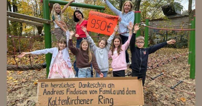 Kinder und Erzieherinnen des Hort Flottkamp mit Danke-Plakaten