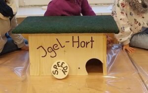 Fertig gebautes Igelhaus für Speedy