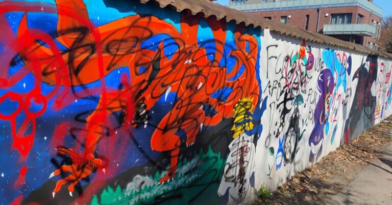 Graffiti-Wand in Kaltenkirchen von Schmierereien zerstört.